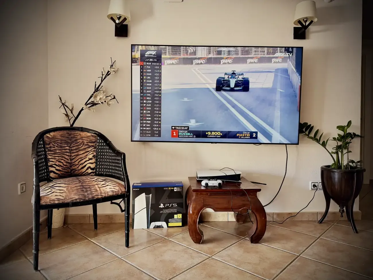 De Formule 1 op televisie, met een biertje erbij